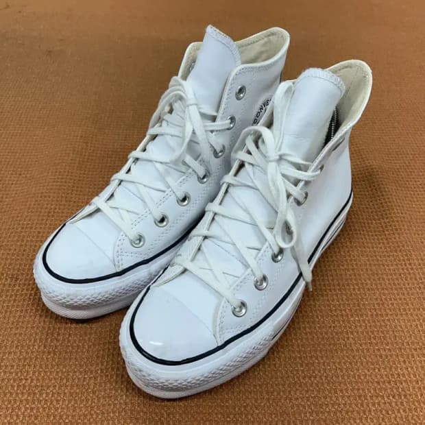 컨버스 척테일러 올스타 리프트 클린 레더 스니커즈 240 G08907