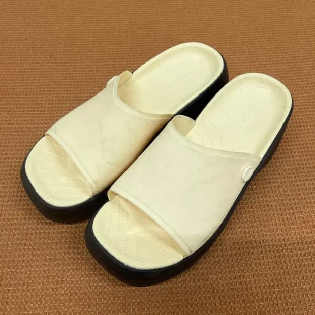 크록스 스카이라인 슬라이드 슬리퍼 W5 G06854