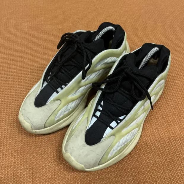 아디다스 이지 700 V3 아자엘 스니커즈 운동화 250 G07605