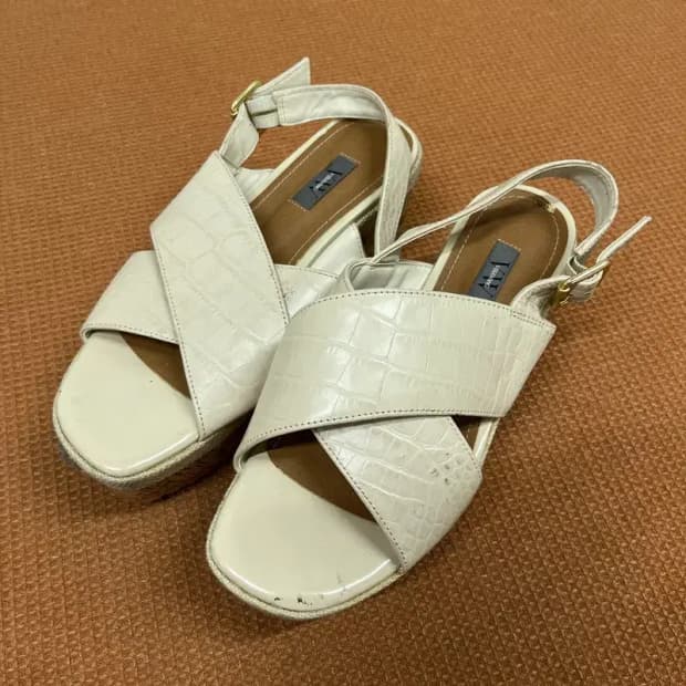 베라왕 플랫폼 웨지 샌들 230 G07719