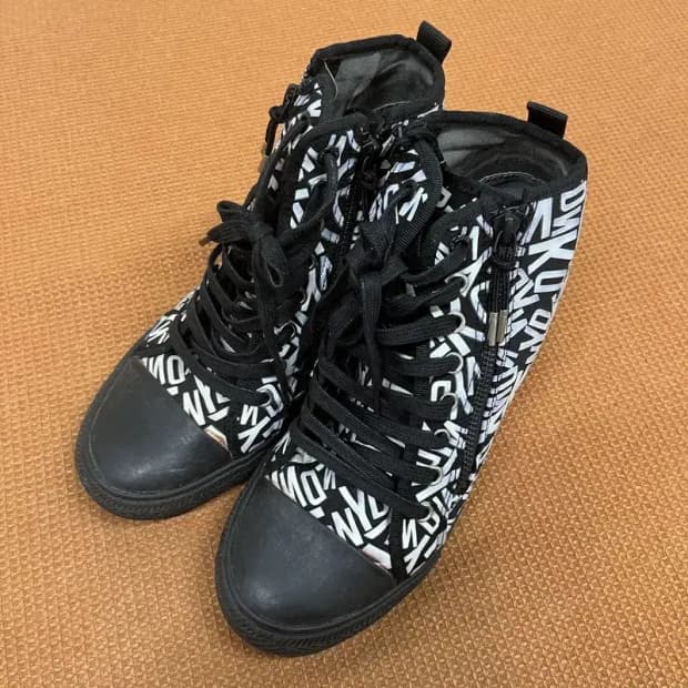 도나카란뉴욕 로고패턴 웨지 스니커즈 운동화 8 G07917