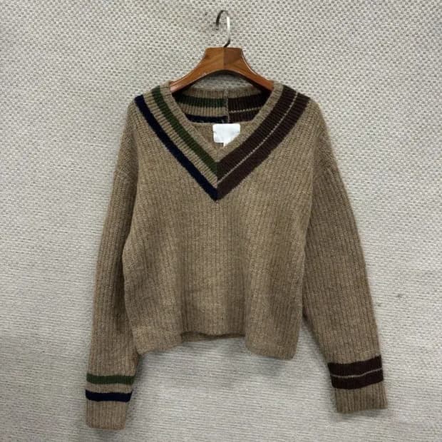 에이치앤엠 캐주얼 브이넥 크롭 니트 스웨터 XS M08617