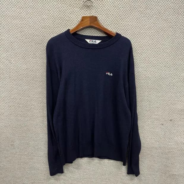 필라 자수로고 캐주얼 실크 울 니트 105 M09429