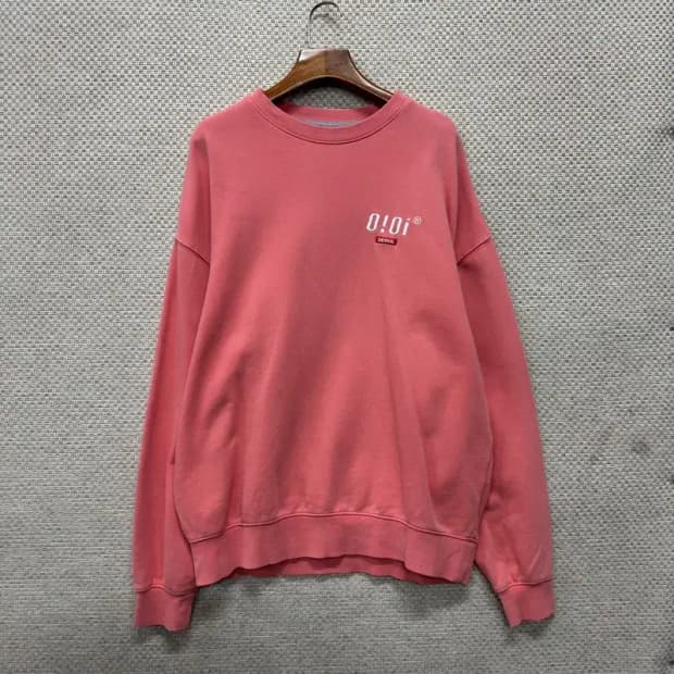 OIOI 오아이오아이 핑크 자수로고 캐주얼 맨투맨 Free M09921