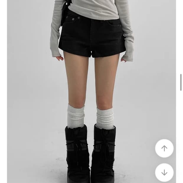 블랙업 로우라이즈 숏팬츠