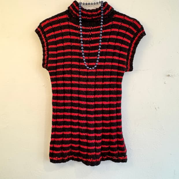 레드&블랙 스트라이프 터틀넥 베스트