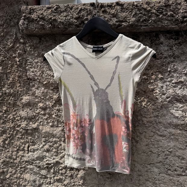 조르지오 아르마니 그래픽 탑 