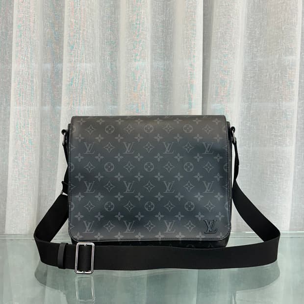 루이비통 이클립스 디스트릭트 메신저 크로스백
