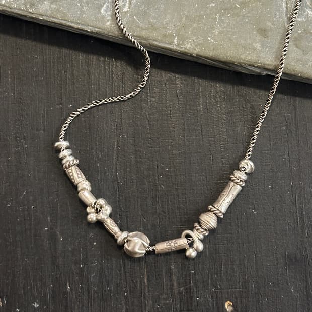 Musta karensilver mix necklace