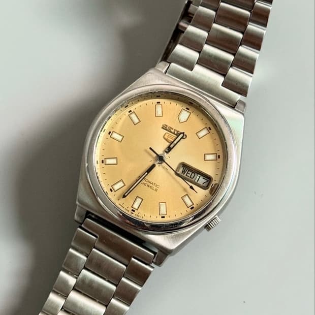 Vintage SEIKO 5 Automatic metal watch