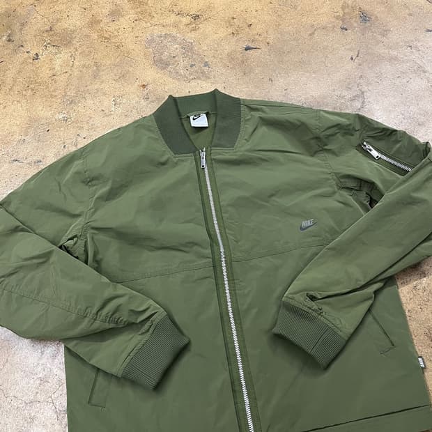 [정품/M] 나이키 봄버 자켓 카키색 b14