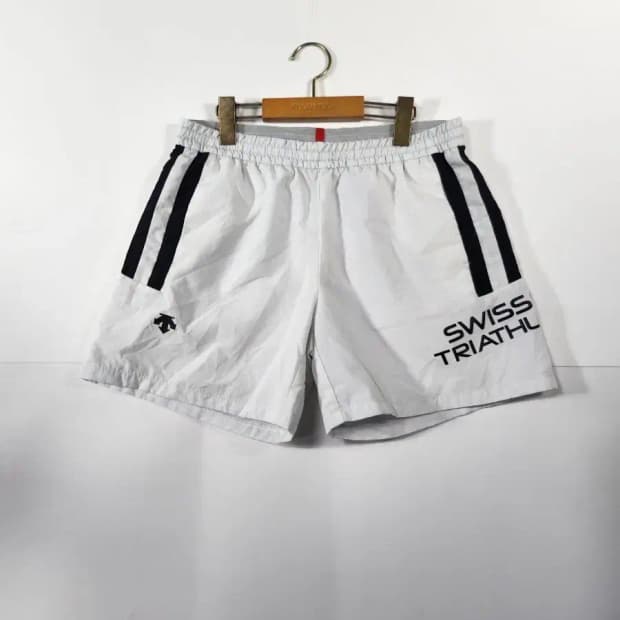 데상트 스위스 트라이애슬론 반바지 화이트