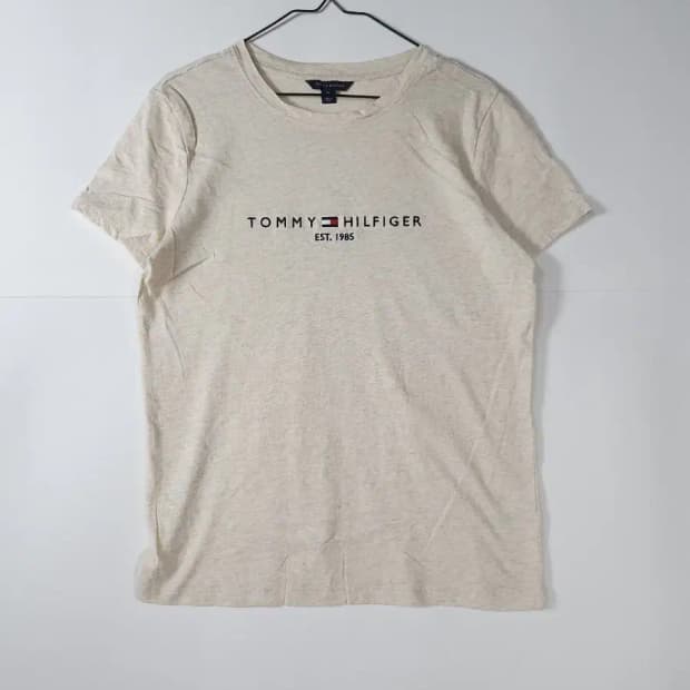 타미힐피거 베이지 반팔 티셔츠