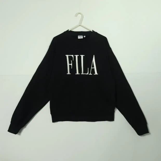 휠라 블랙 로고 맨투맨