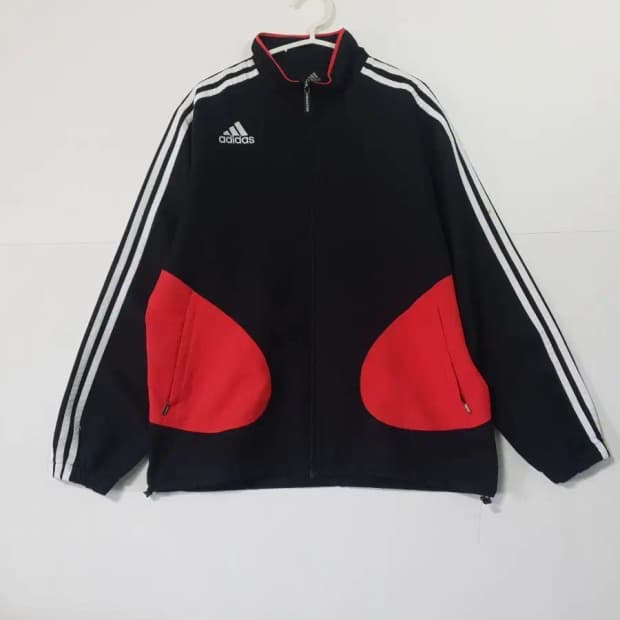 아디다스 블랙/레드 트랙탑 저지