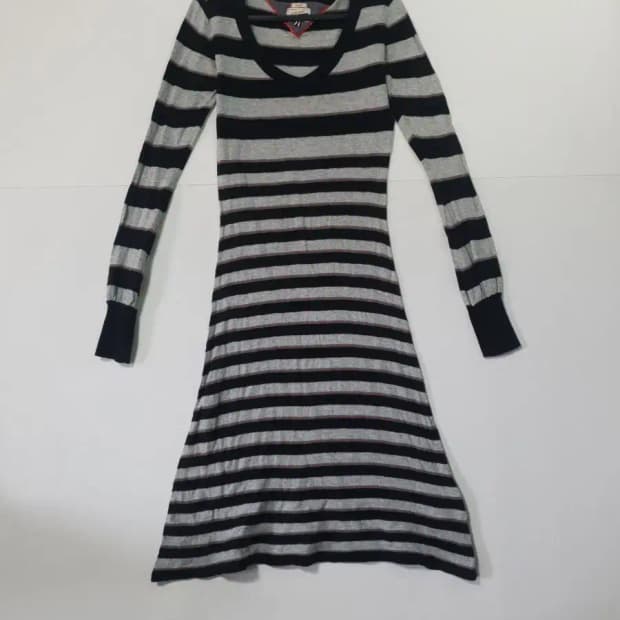 타미힐피거 스트라이프 긴팔 니트 원피스