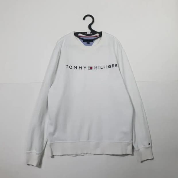 타미힐피거 화이트 맨투맨 티셔츠