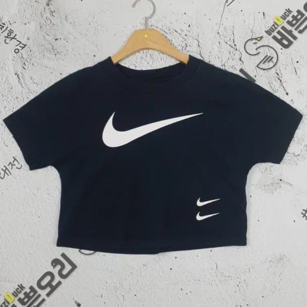 나이키 NIKE 여성 스우시 크롭 반팔 티 블랙 S 1000430