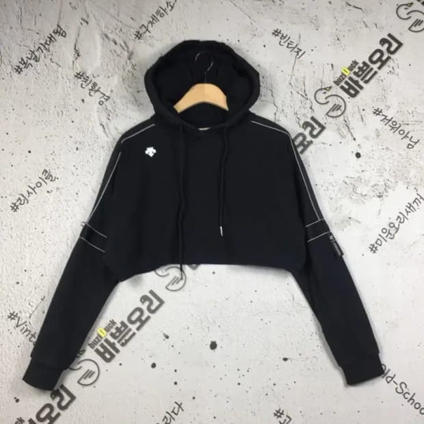 데상트 여성 오버핏 크롭 후드티 블랙 S 2300255