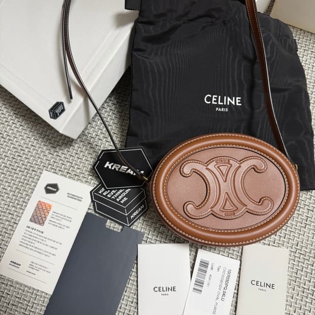 [새상품급/크림]셀린느 트리오페 오벌 펄스 미니백