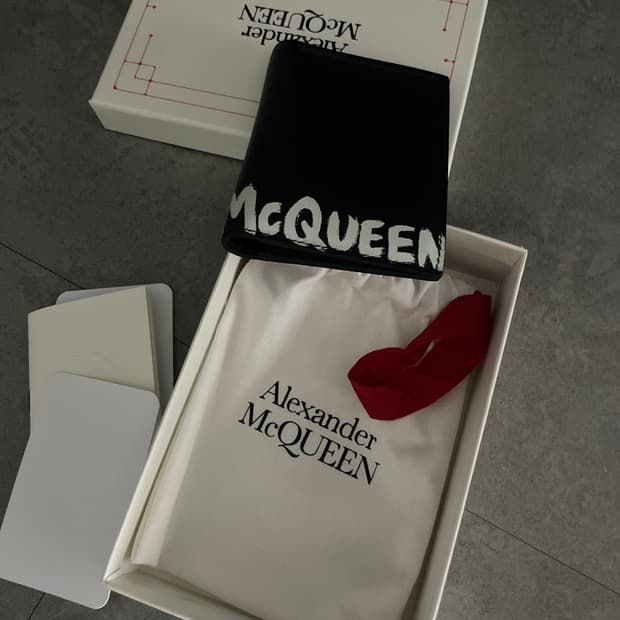 알렉산더맥퀸 폴더 카드지갑