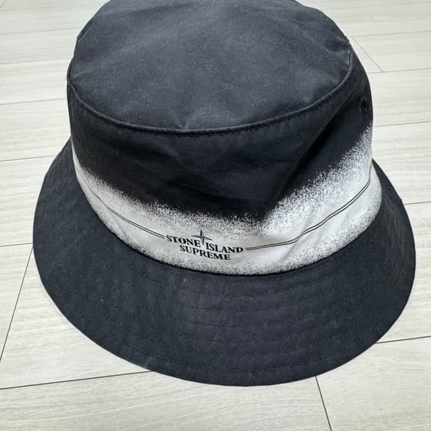 슈프림 스톤아일랜드 블랙 버킷햇 22ss M/L사이즈 판매합니다.
