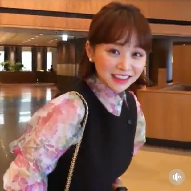 임블리 시스루 플라워 레이어두용 블라우스