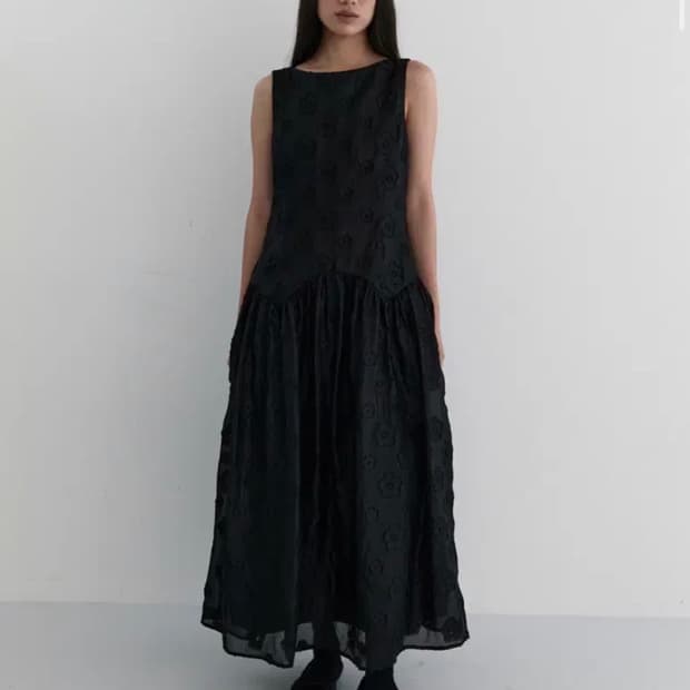 마조네 BACK HOLE DRESS_LACE 백 홀 원피스 블랙 새상품