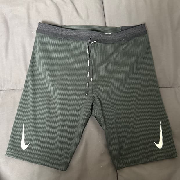 나이키 에어로스위프트 타이즈 M사이즈 판매합니다