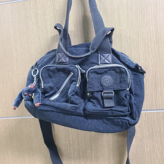 키플링 네이비 크로스백