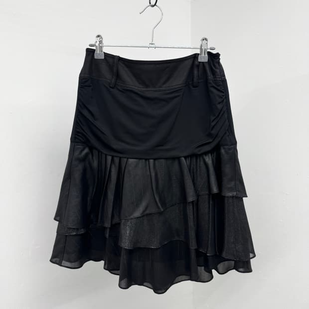 블랙 셔링 디테일 캉캉 프릴 스커트