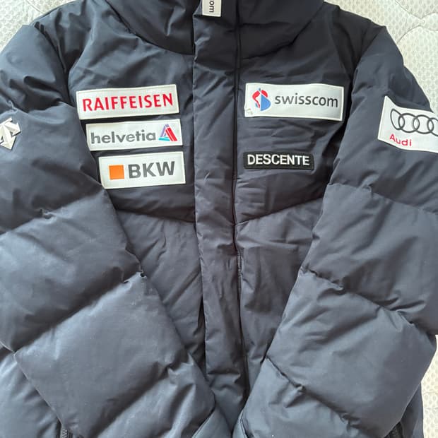 데상트 아우디 패딩 XL