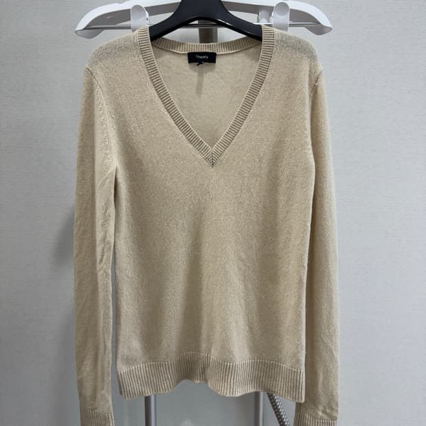 theory 띠어리 캐시미어 브이넥 니트