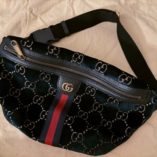 구찌 벨벳 힙색