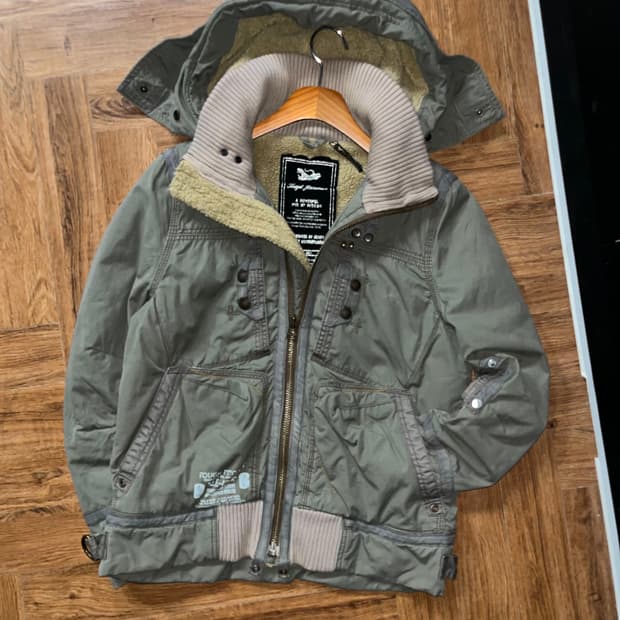 밀리터리 디테일 후드 점퍼