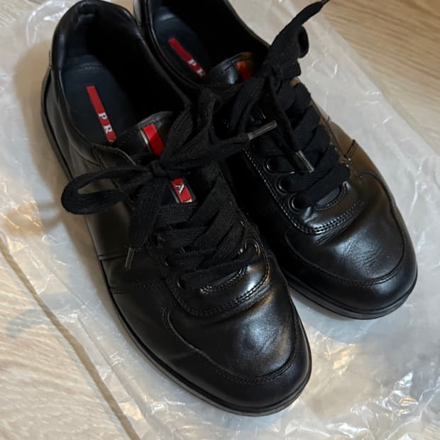 프라다 스포츠 레더 스니커즈