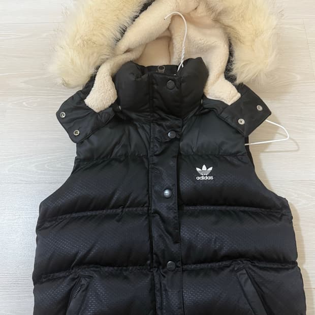 아디다스 빈티지 퍼 조끼패딩