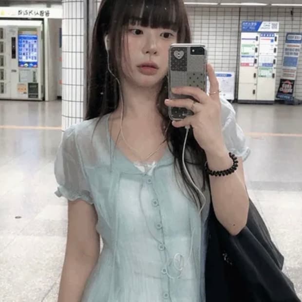 빈블 플랑클 프릴 스트랩 퍼프 반팔 블라우스