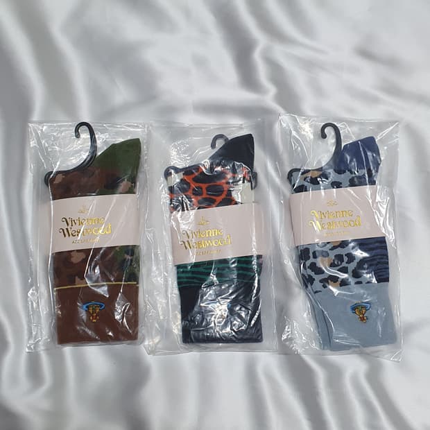 블루 퍼플 그린 호피 레오파드 말줄 패턴 비비안웨스트우드 양말 