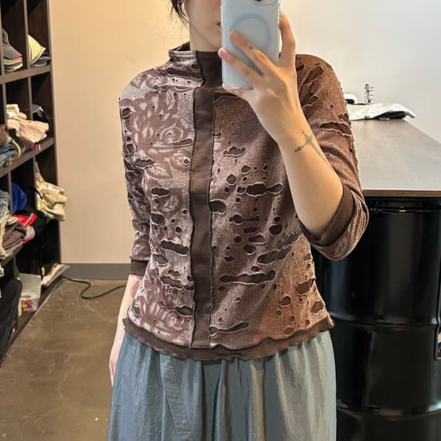 브라운 그런지 카프리 티셔츠