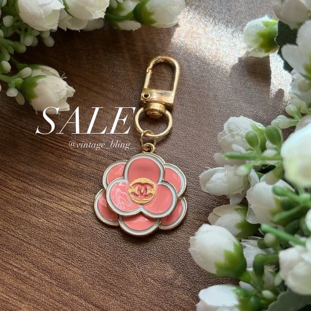 [SALE] 샤넬 까멜리아 플라워 핑크골드 백참 키링 키체인