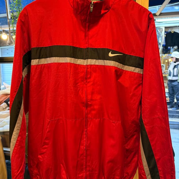 나이키 레드 바람막이