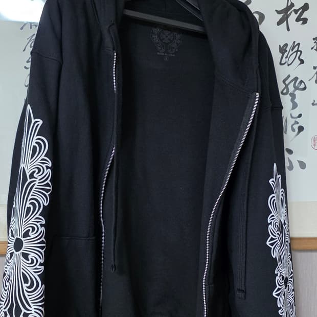 크롬하츠 홀스슈 플로럴 헤비웨이트 S사이즈 팝니다