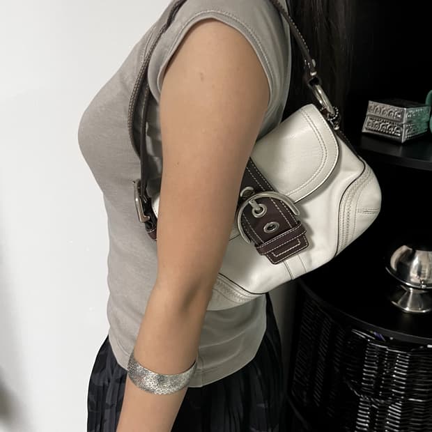 코치 COACH vintage white buckle bag