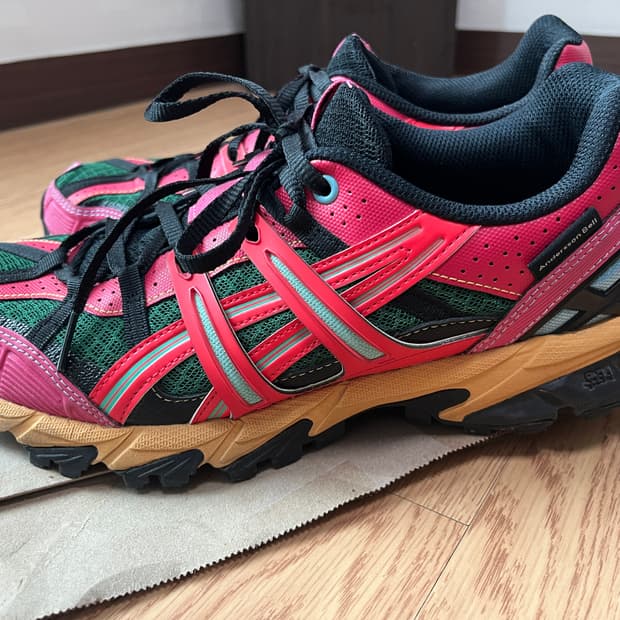 아식스 젤 소노마 앤더슨벨 275