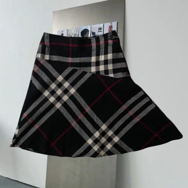 버버리 미디 스커트 (28) AB0220