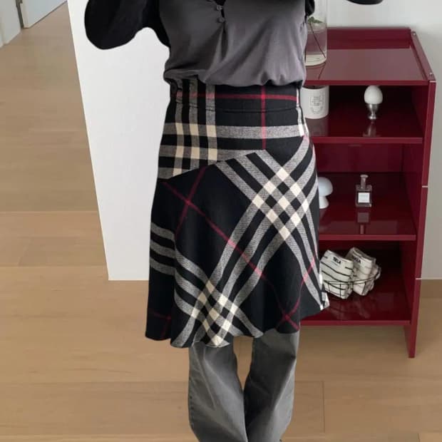 버버리 미디 스커트 (28) AB0806