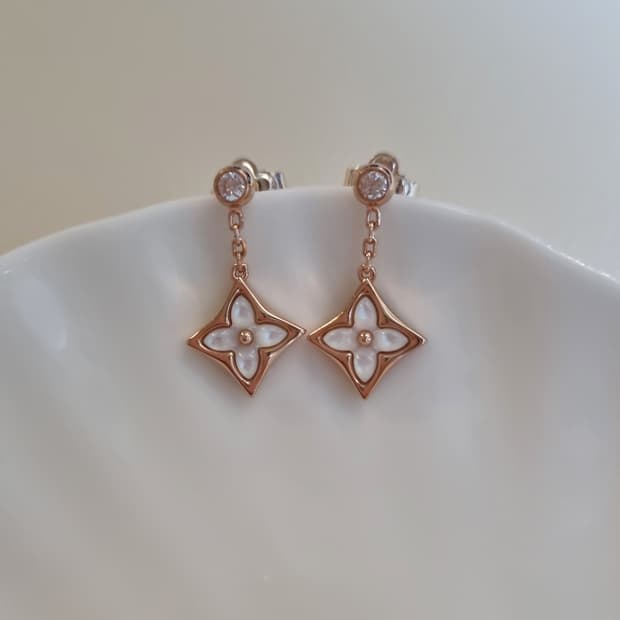 루이비통 업사이클링 블라썸 드롭 귀걸이