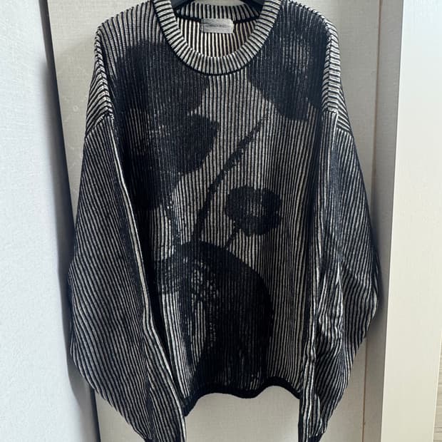 메종미네드/BLACK FLOWER PRINT KNIT / L