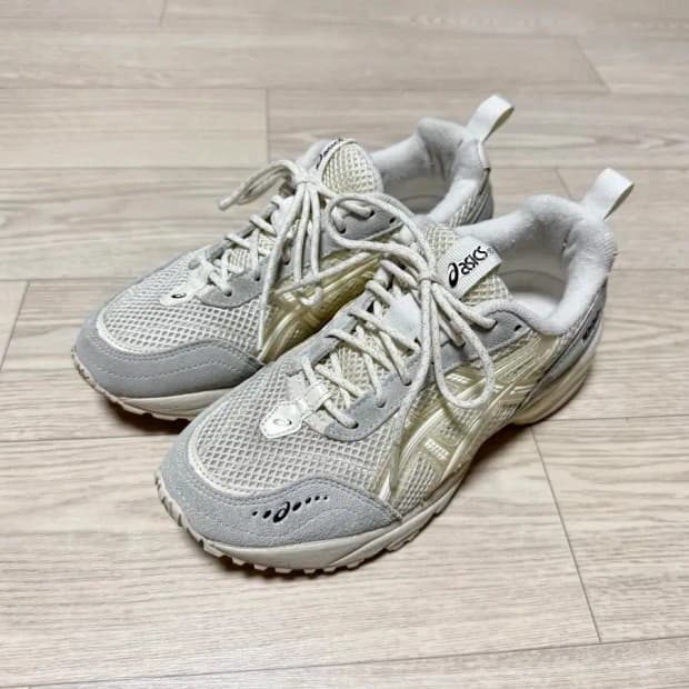 235 / 아식스 젤 1090 v2 크림